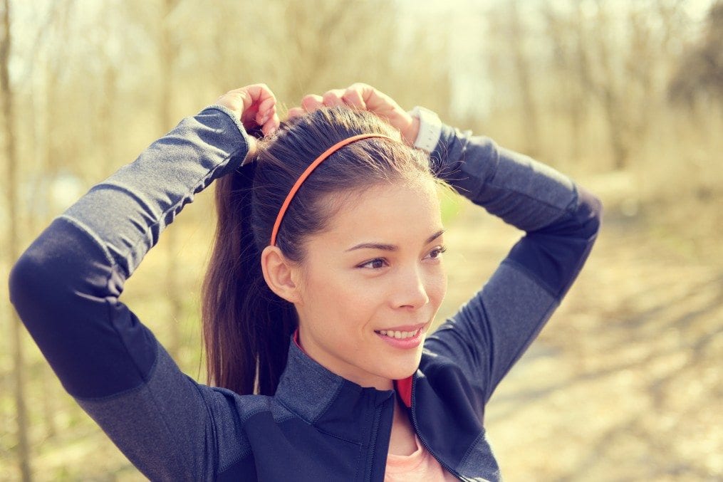 woman tying her hair