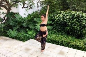 pose 2